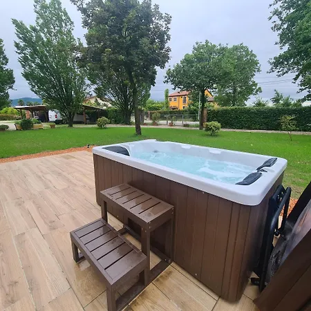 L'albara - Wines, Pool & Vakantieboerderij
